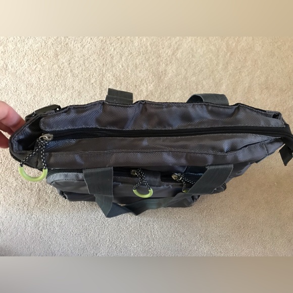Like new steel gray & black Unisex Columbia diaper bag with changing pad - Picture 5 of 10